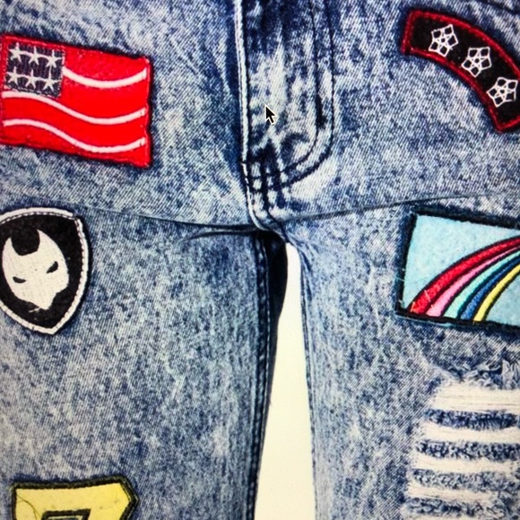 Daisy Street Acid Wash  Patch Mom Jean - Picture 3 of 8